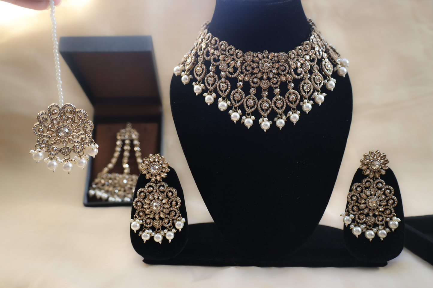 Noor Choker Set