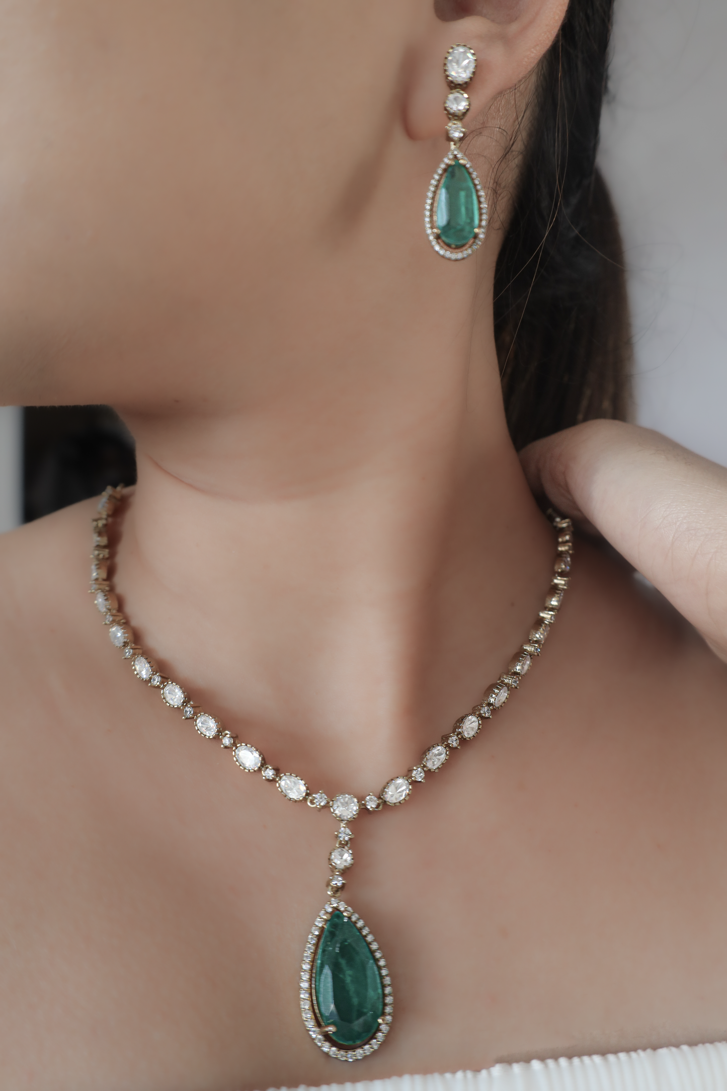 Alia Starlet Emerald TearDrop Diamante Set