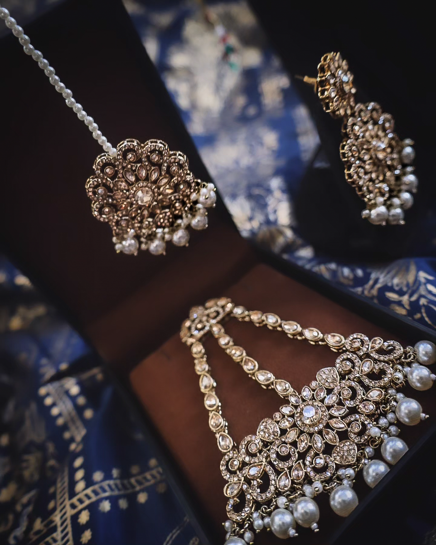 Noor Choker Set